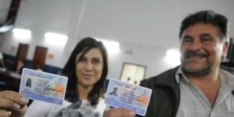 Certificado de antecedentes penales, requisito para tramitar el carnet de conducir en Tucumán